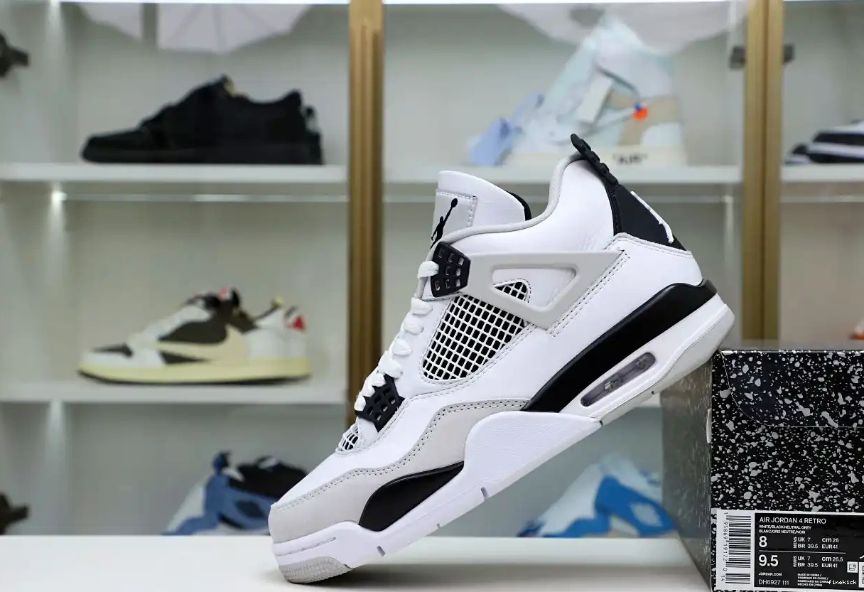 JORDAN MILITARY AIR 4 BLACK 0701